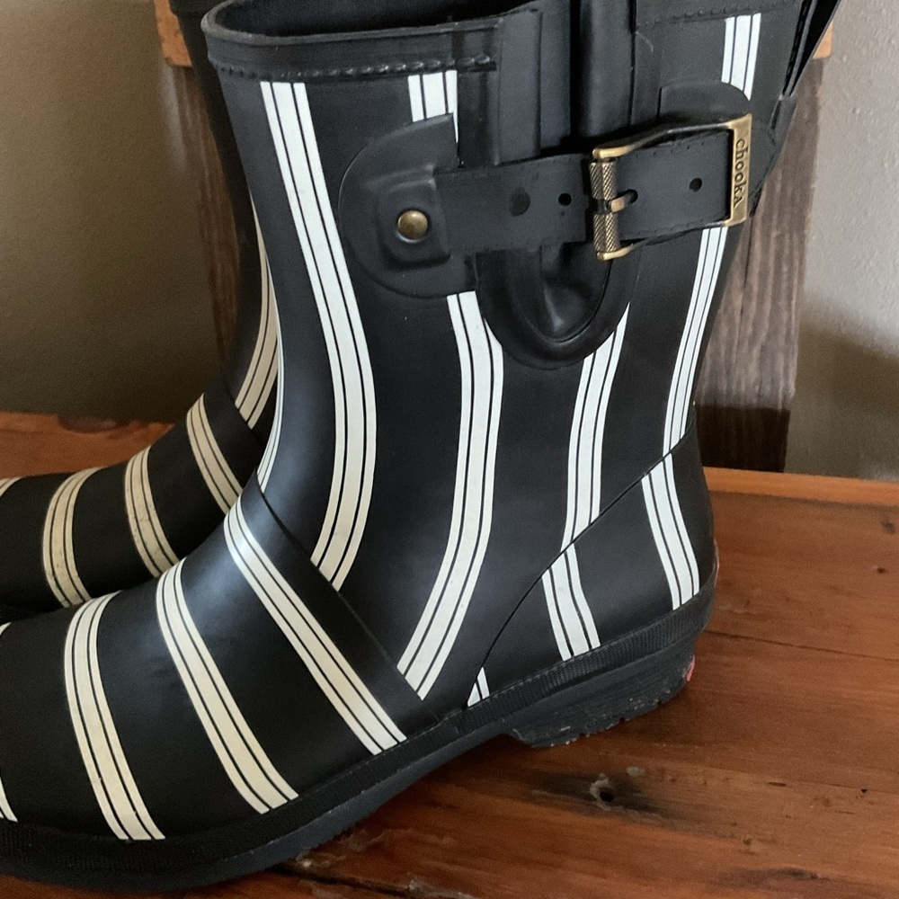 Crooka Striped Black and White Boots size 11 - Picture 2 of 4